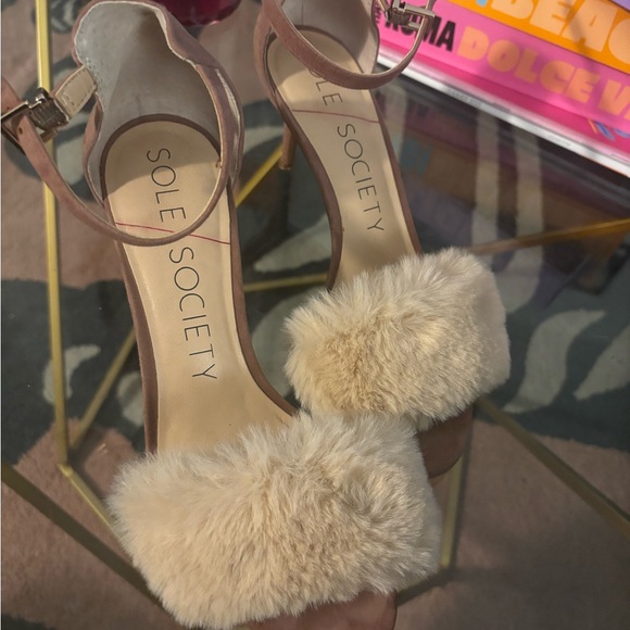 Sole Society Fluffy open toe heels 🩷 - Picture 3 of 4